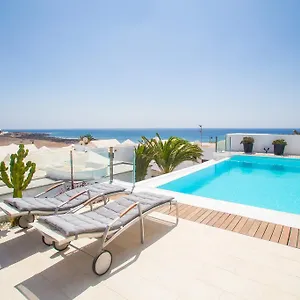 https://villa-alexia.in-canary-islands.com