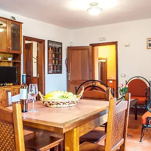 https://caserio-los-charcos.in-canary-islands.com